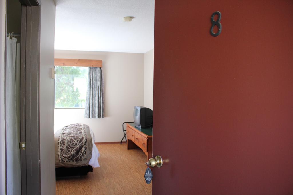 Bamfield Motel Salmon Beach Exterior foto