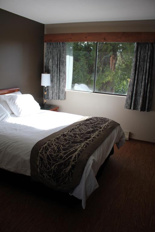 Bamfield Motel Salmon Beach Exterior foto