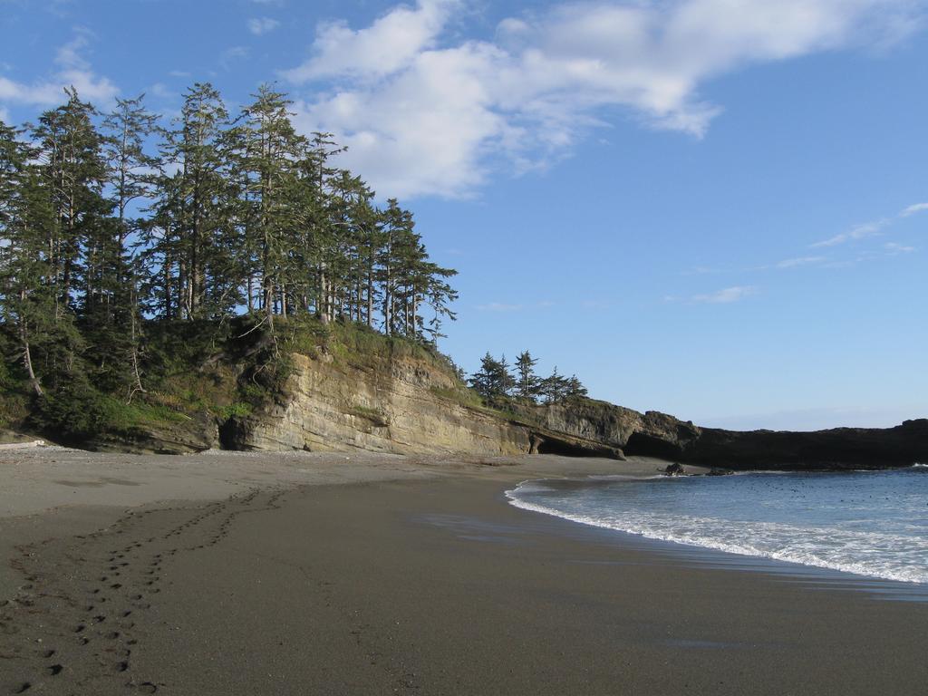 Bamfield Motel Salmon Beach Exterior foto