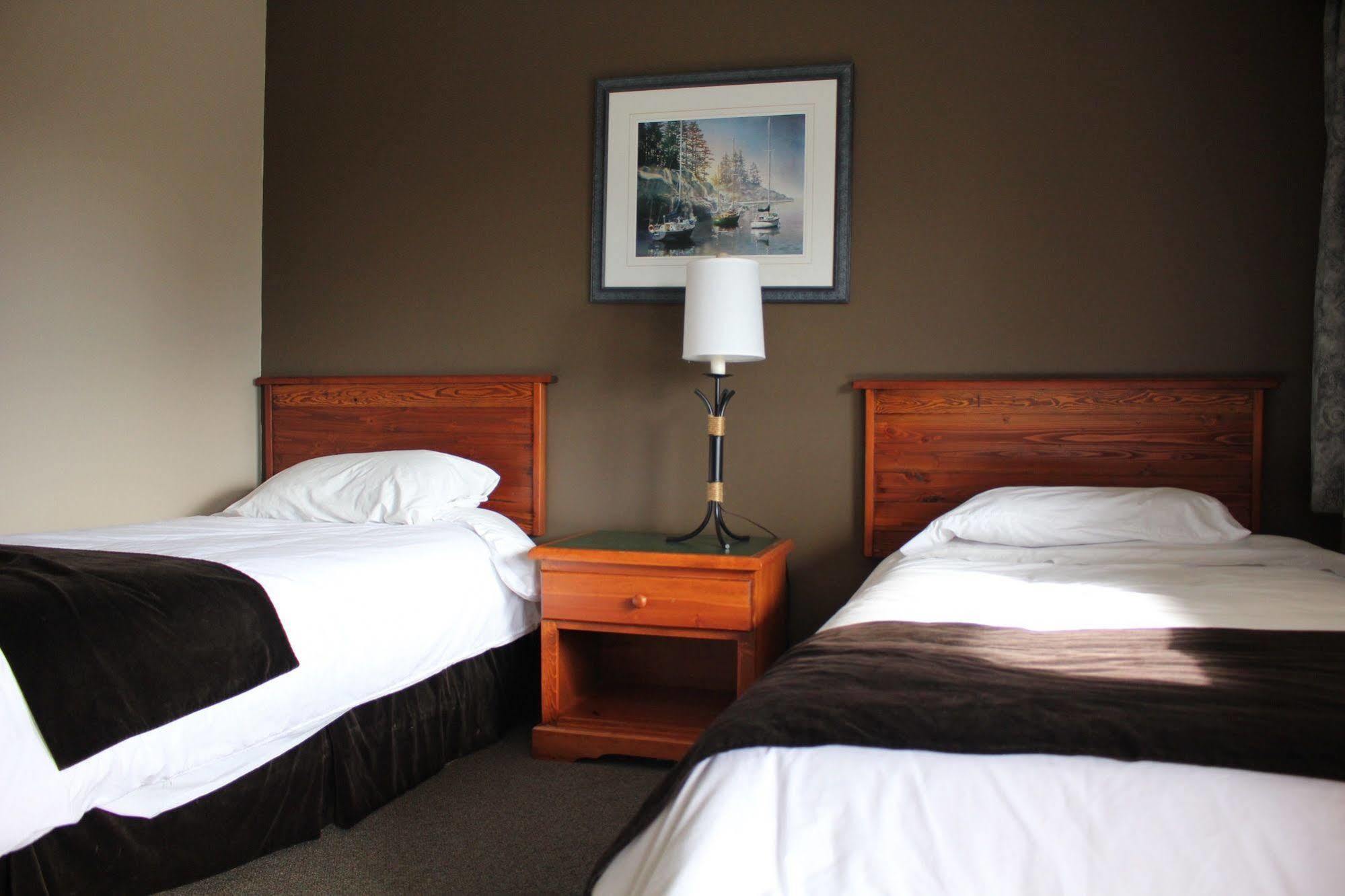 Bamfield Motel Salmon Beach Exterior foto