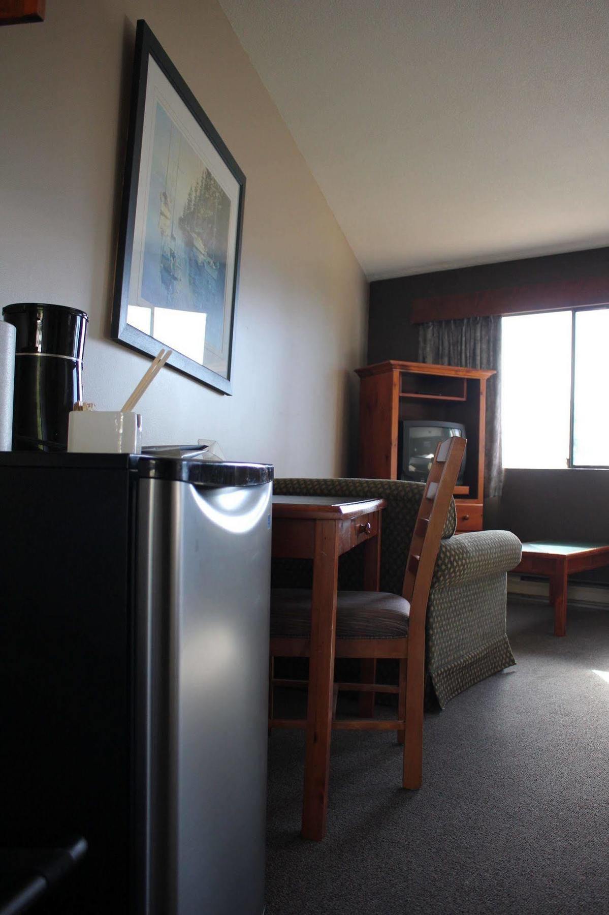 Bamfield Motel Salmon Beach Exterior foto
